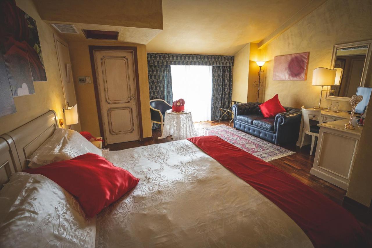 Hotel Posta Чечина Екстер'єр фото