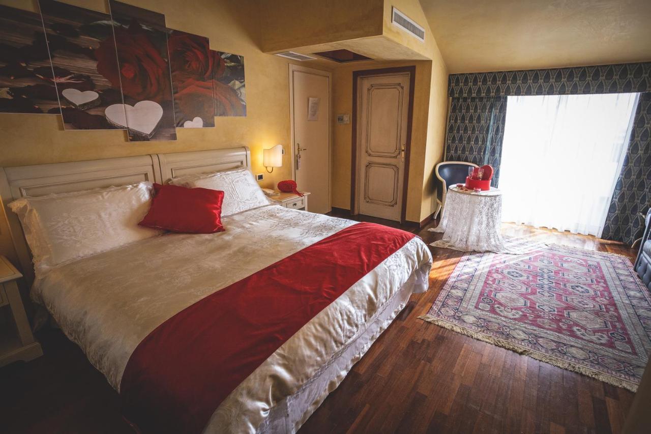 Hotel Posta Чечина Екстер'єр фото